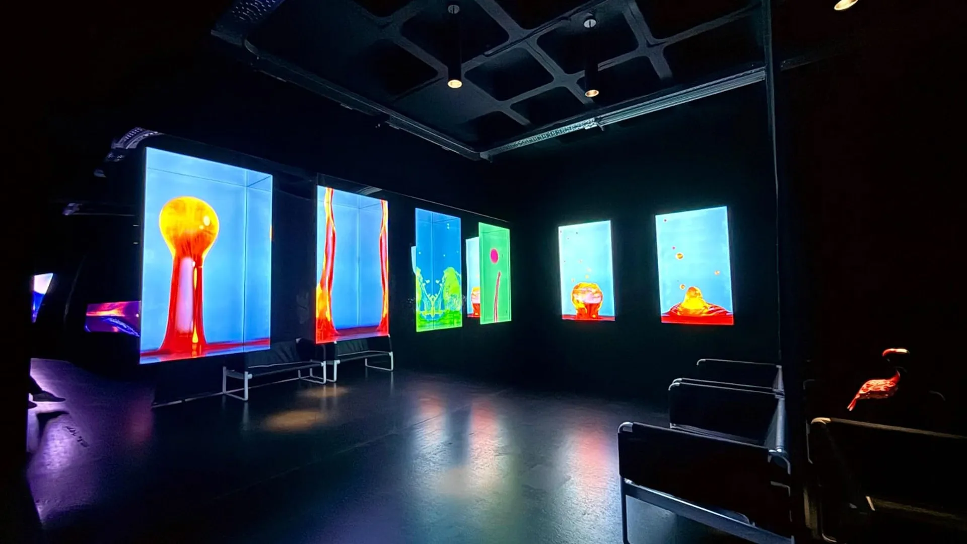 Der Farbraum mit vertikalen Artwork-Panels